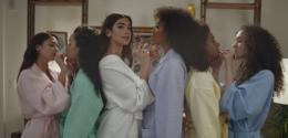 Dua Lipa and friends discussing the New Rules of breaking up with a boyfriend
