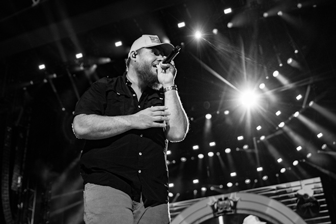 Luke Combs London Wembley Stadium 2026 photo 1